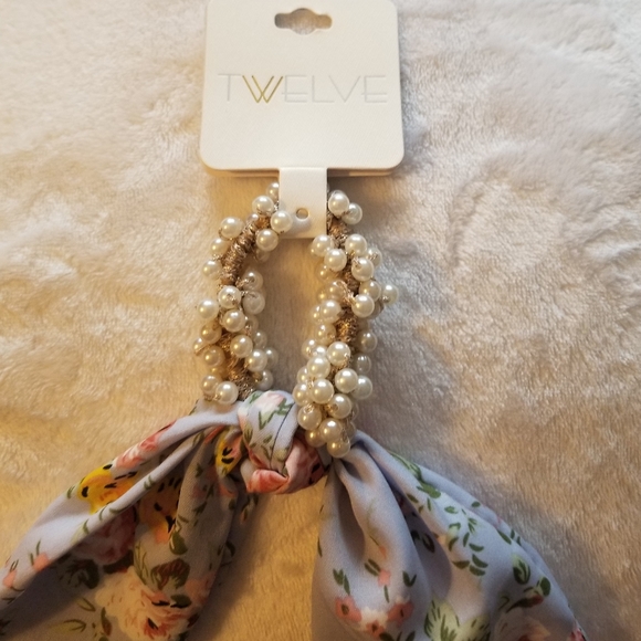 🆕️ Twelve | Pony Tail Scarf | Scrunchie | Pearls | Floral | Hair Accessories - Picture 3 of 4